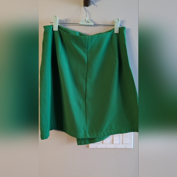 Emerald green skirt - Picture 3 of 4